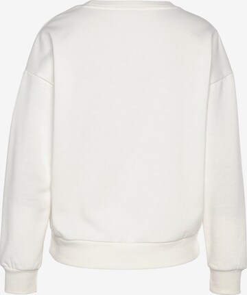 BENCH Sweatshirt in White