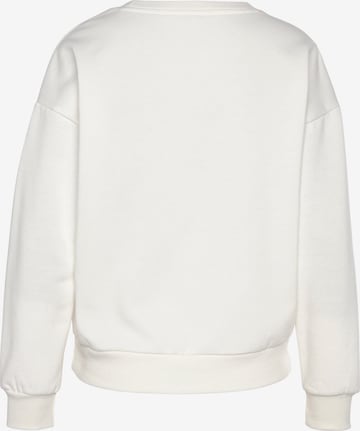 BENCH Sweatshirt in White