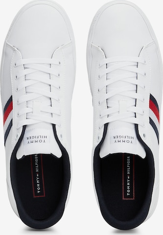 TOMMY HILFIGER Sneakers laag 'Essential Iconic' in Wit