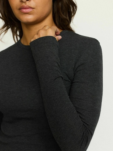 Soft Rebels Tričko 'Roman' – šedá