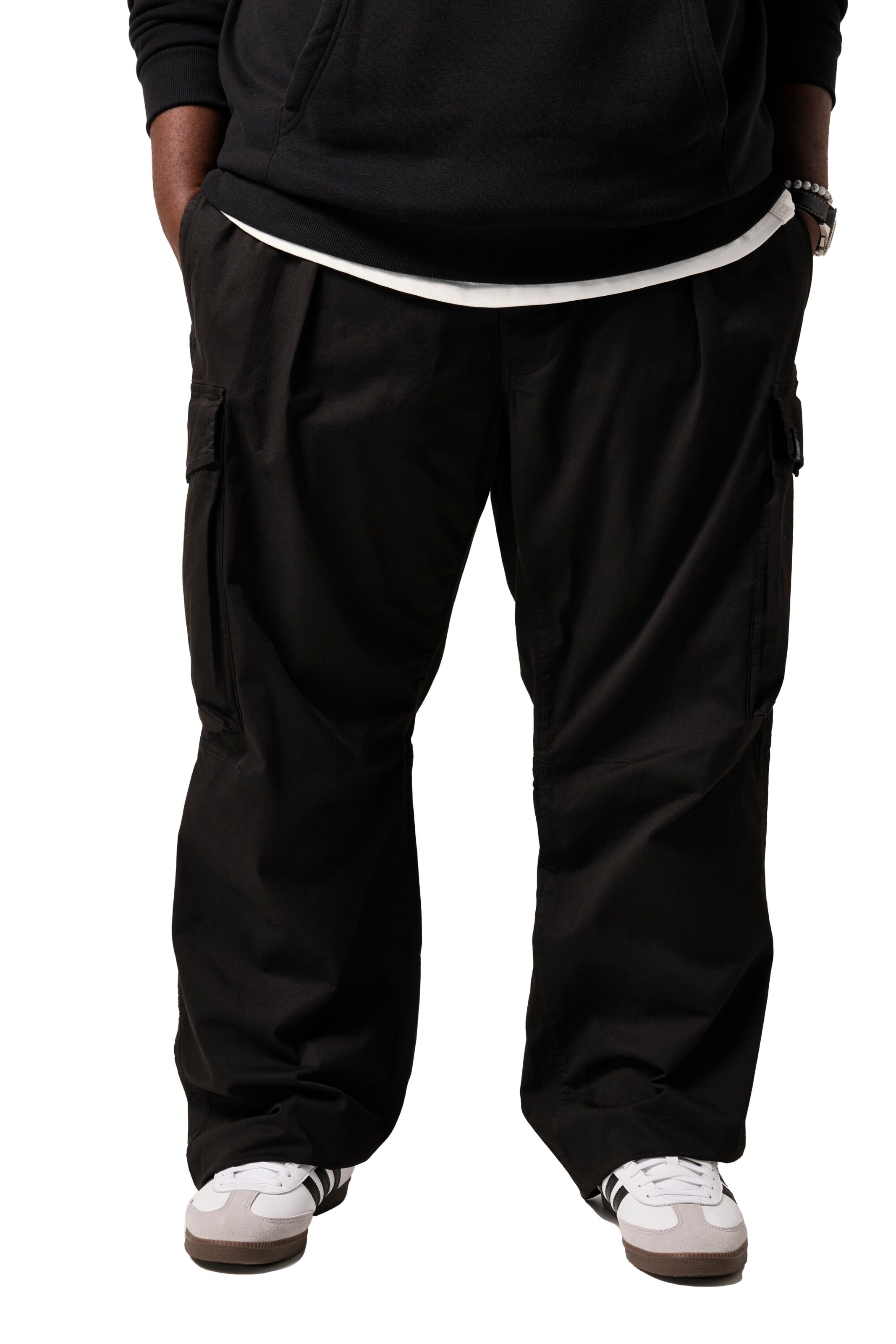 STHUGE Regular Pants in Black: front