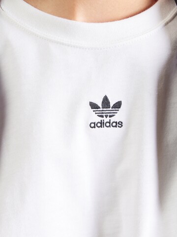 ADIDAS ORIGINALS - Camiseta 'Ess' en blanco