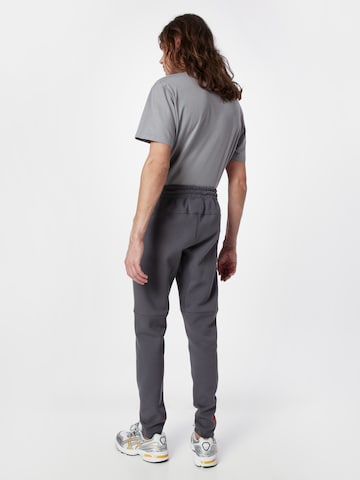 Superdry Slimfit Spodnie 'Code Tech' w kolorze szary