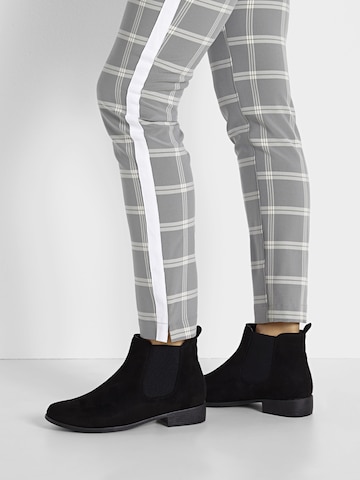 bonprix - Botas Chelsea en negro