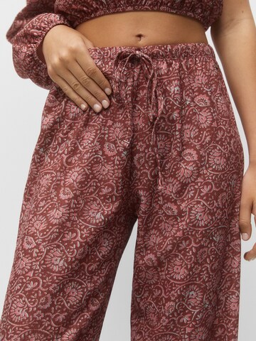 Wide leg Pantaloni de la Pull&Bear pe roșu