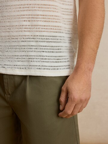 DAN FOX APPAREL Μπλουζάκι 'Jon' σε λευκό