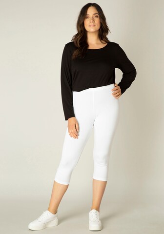 BASE LEVEL CURVY Skinny Leggings in White