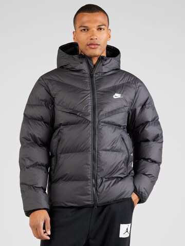 Nike Sportswear - Chaqueta de invierno en negro: frente