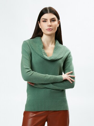 Influencer Sweater in Green: front