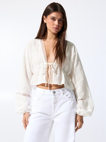 Pull&Bear Bluse in Weiß: Vorderseite