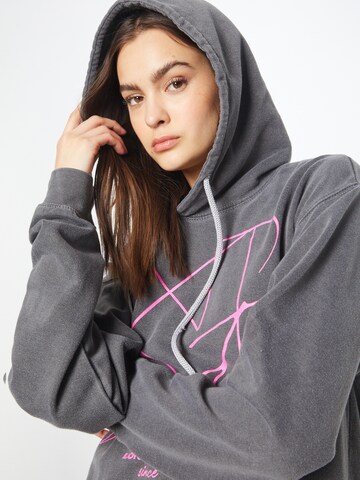 Nasty Gal Sweatshirt i grå