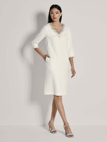 MADELEINE Etuikleid in Weiß