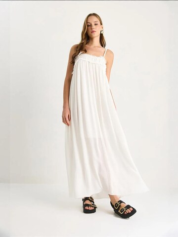 Abito di Bianco Lucci in bianco