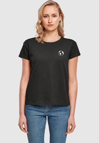 Merchcode T-Shirt 'Explore The World Box' in Schwarz: Vorderseite