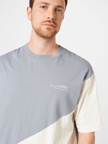 BURTON MENSWEAR LONDON T-shirt i grå