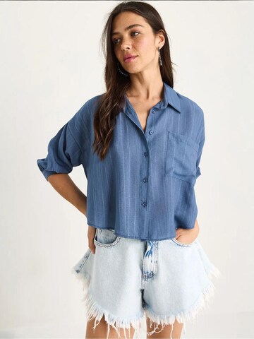 Bianco Lucci Blouse in Blue: front