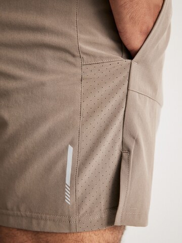 Next - regular Pantalón deportivo en beige