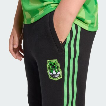 ADIDAS ORIGINALS Tapered Byxa 'Adidas Originals X Minecraft' i svart