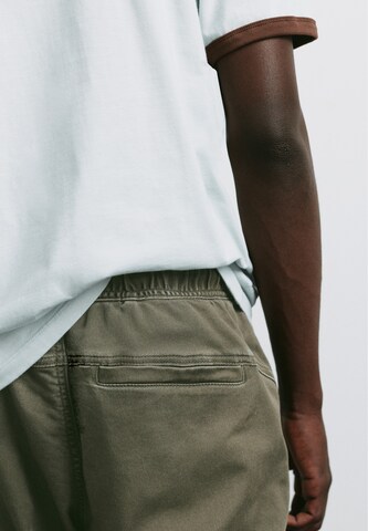 Pull&Bear Tapered Nadrág - zöld