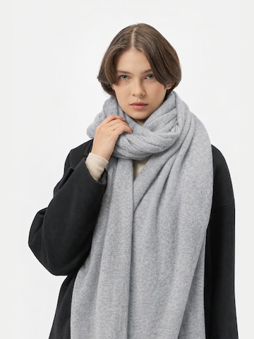 GOBI Cashmere Scarf 'Lightweight Cashmere Shawl' i grå: framsida