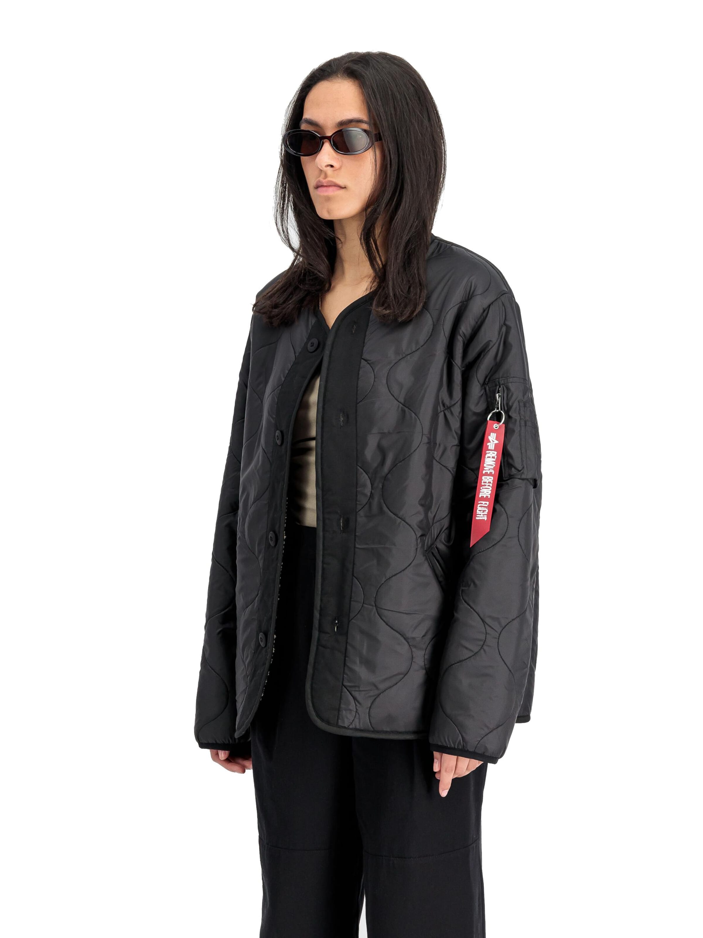 ALPHA INDUSTRIES Демисезонная куртка в Черный