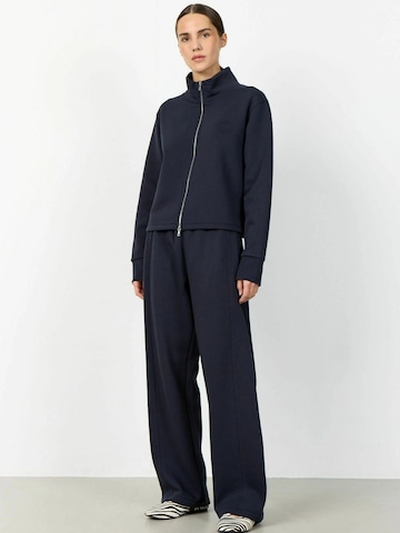 Levete Room Regular Broek ' LR-NUKA 15 ' in Blauw: voorkant