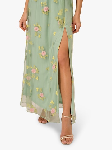 Adrianna Papell Jurk 'Embroidered Flutter Dress' in Groen