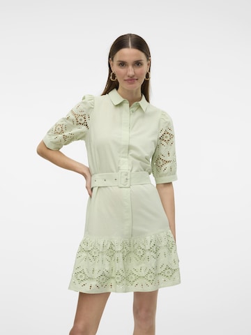 Robe-chemise 'NYNNE' VERO MODA en vert : devant