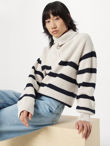 TOMMY HILFIGER Sweater in White