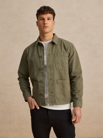 DAN FOX APPAREL Демисезонная куртка 'Jamie' в Зеленый: спереди