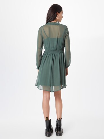 Rochie tip bluză 'Rea' de la ABOUT YOU pe verde