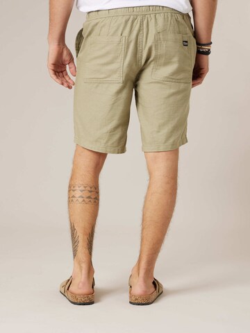 Regular Pantalon 'Middle' Deeluxe en vert