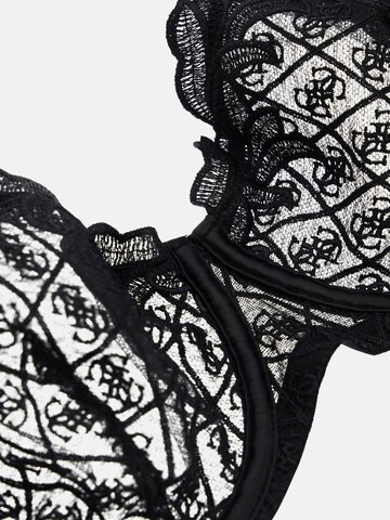 GUESS T-Shirt BH 'Ebby' in Schwarz