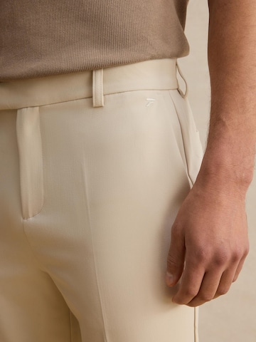 DAN FOX APPAREL Regularen Hlače na rob 'Justus' | bela barva