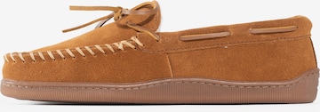 Mocassin 'Pileline' Minnetonka en marron : devant