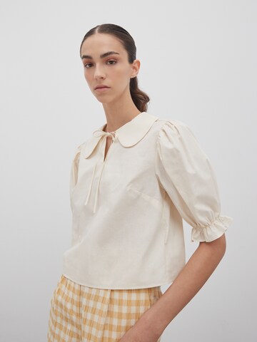 EDITED Blouse 'Abigail' in Beige: voorkant