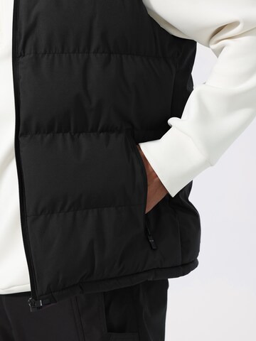 Youthup Vest in Black