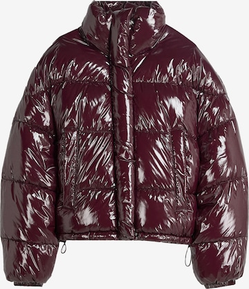 Giacca invernale di Bershka in rosso: frontale