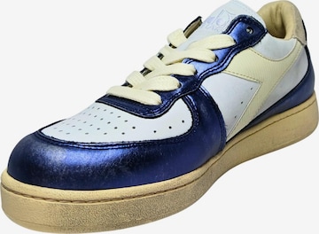 Baskets basses Diadora en blanc : devant