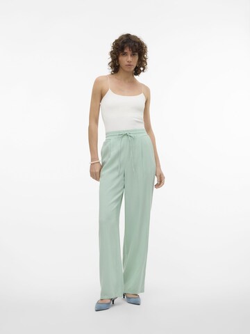 Loosefit Pantalon à pince 'JESMILO' VERO MODA en vert