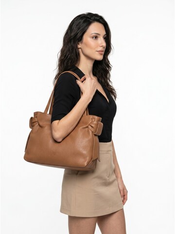 Samantha Look Handbag in Brown