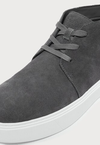 Calvin Klein Мъжки боти Chukka в сиво