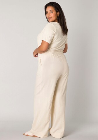 BASE LEVEL CURVY Regular Hose in Beige