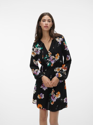 Vero Moda Tall Ruha 'SHILAH' - fekete