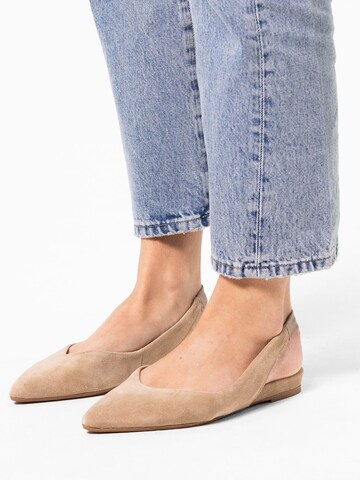 MANFIELD Ballet Flats with Strap in Beige