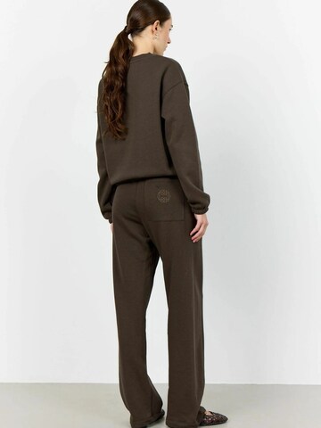 Regular Pantalon 'NUKA' Levete Room en marron