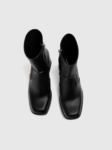 Pull&Bear Bootie in Black