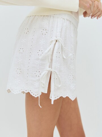 Cie Cie - regular Pantalón 'TIE' en blanco