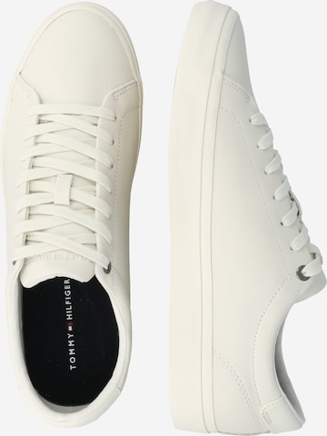 TOMMY HILFIGER Sneaker in Beige