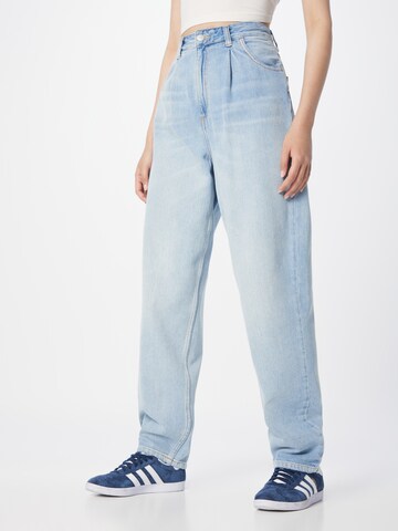 Carhartt WIP Tapered Pleated Jeans 'Stayton' in Blue: front